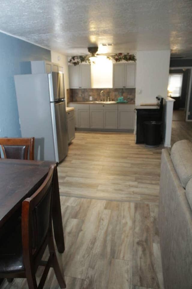 1 Bedroom With A Fireplace Close To Base Лотон Экстерьер фото
