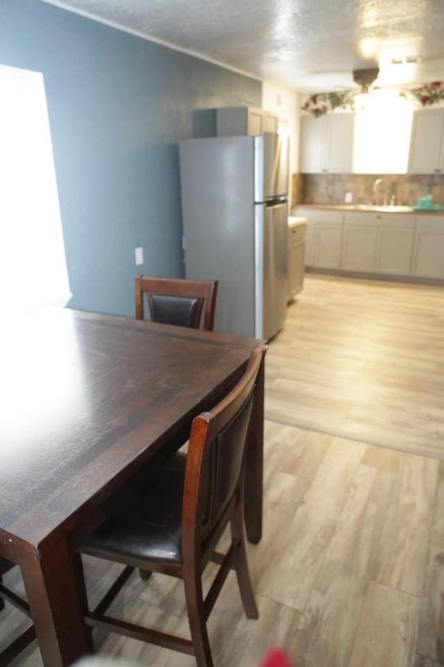 1 Bedroom With A Fireplace Close To Base Лотон Экстерьер фото