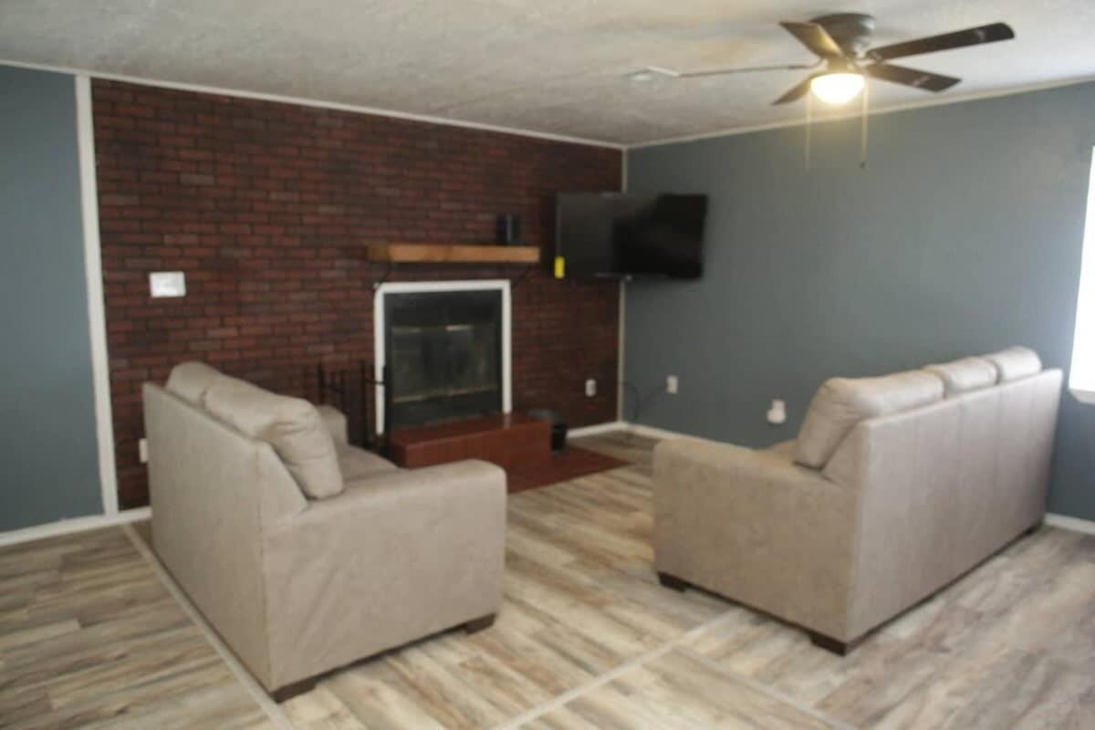 1 Bedroom With A Fireplace Close To Base Лотон Экстерьер фото