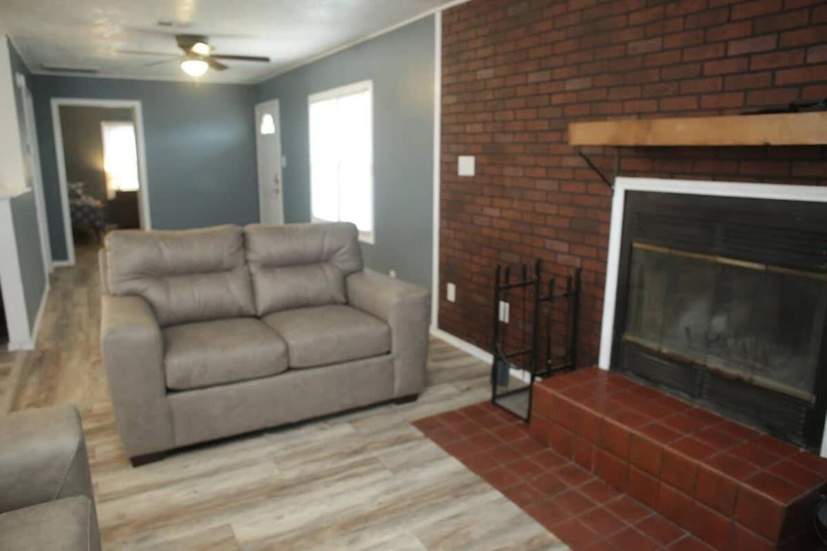 1 Bedroom With A Fireplace Close To Base Лотон Экстерьер фото